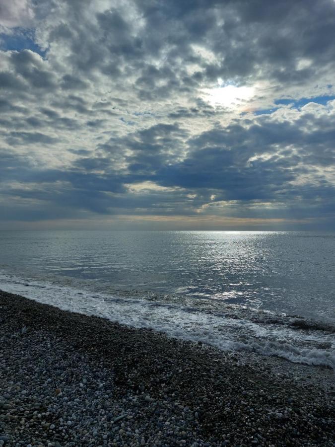 Домики У Лизы Под Ключ Пицунда Экстерьер фото